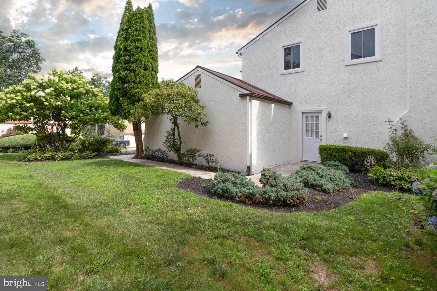 937 Caledonia Street photo 39