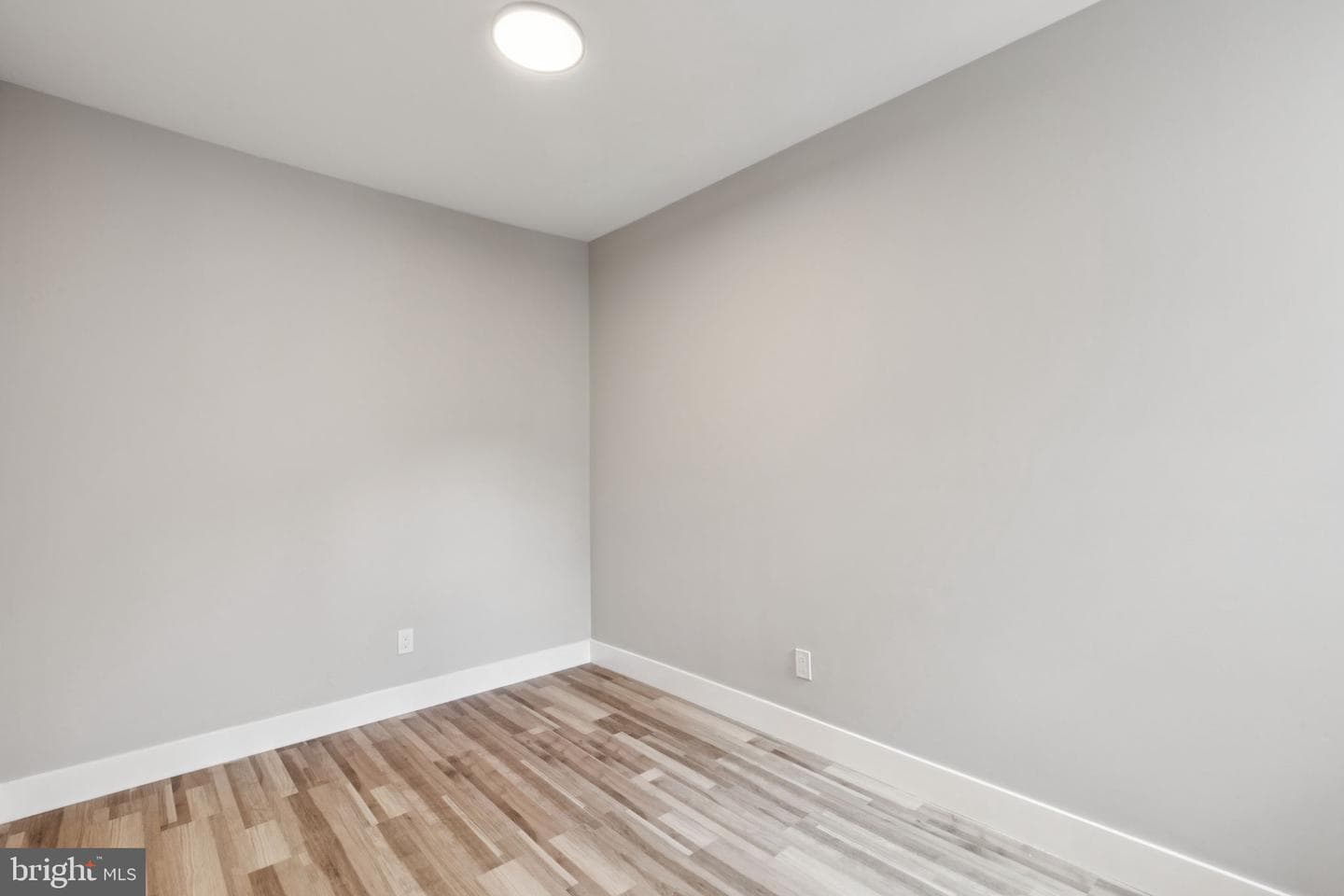 4913 Pulaski Avenue photo 18