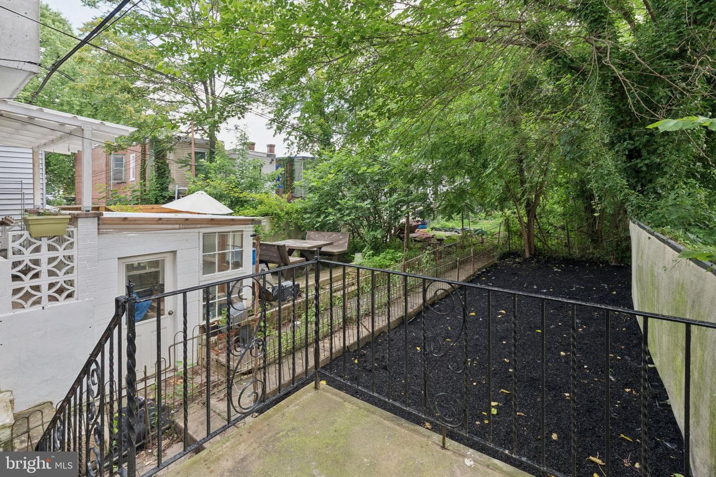 4913 Pulaski Avenue photo 32