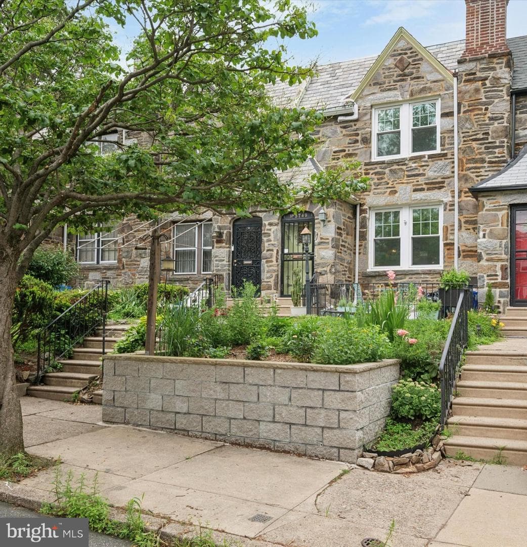 5749 W Jefferson Street photo 1