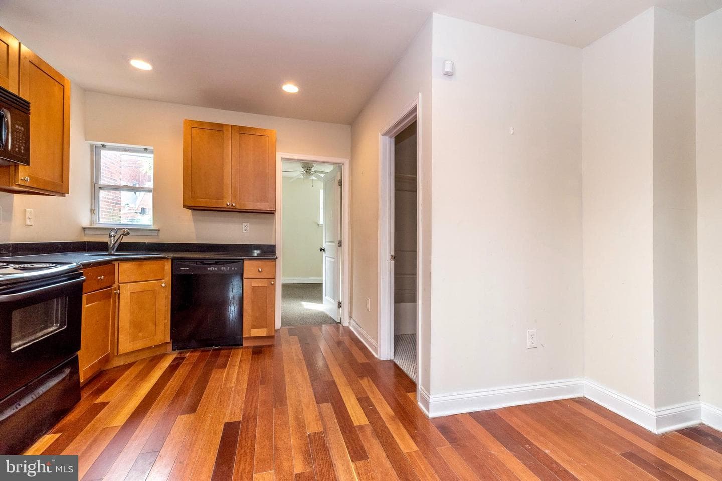 5636 N Uber Street photo 10