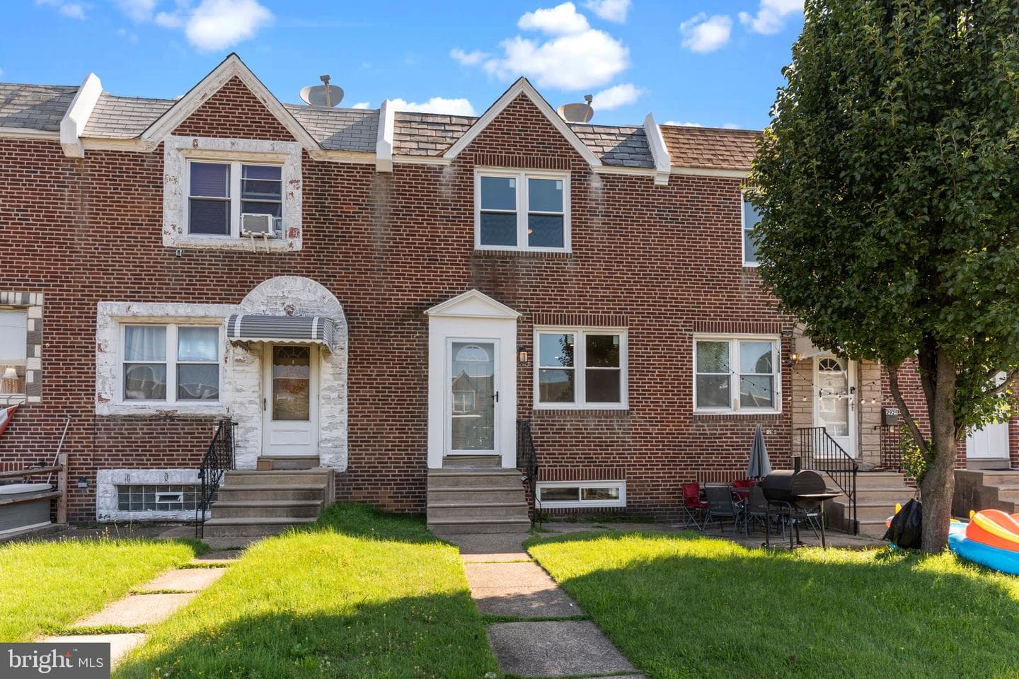 2923 Fanshawe Street photo 1
