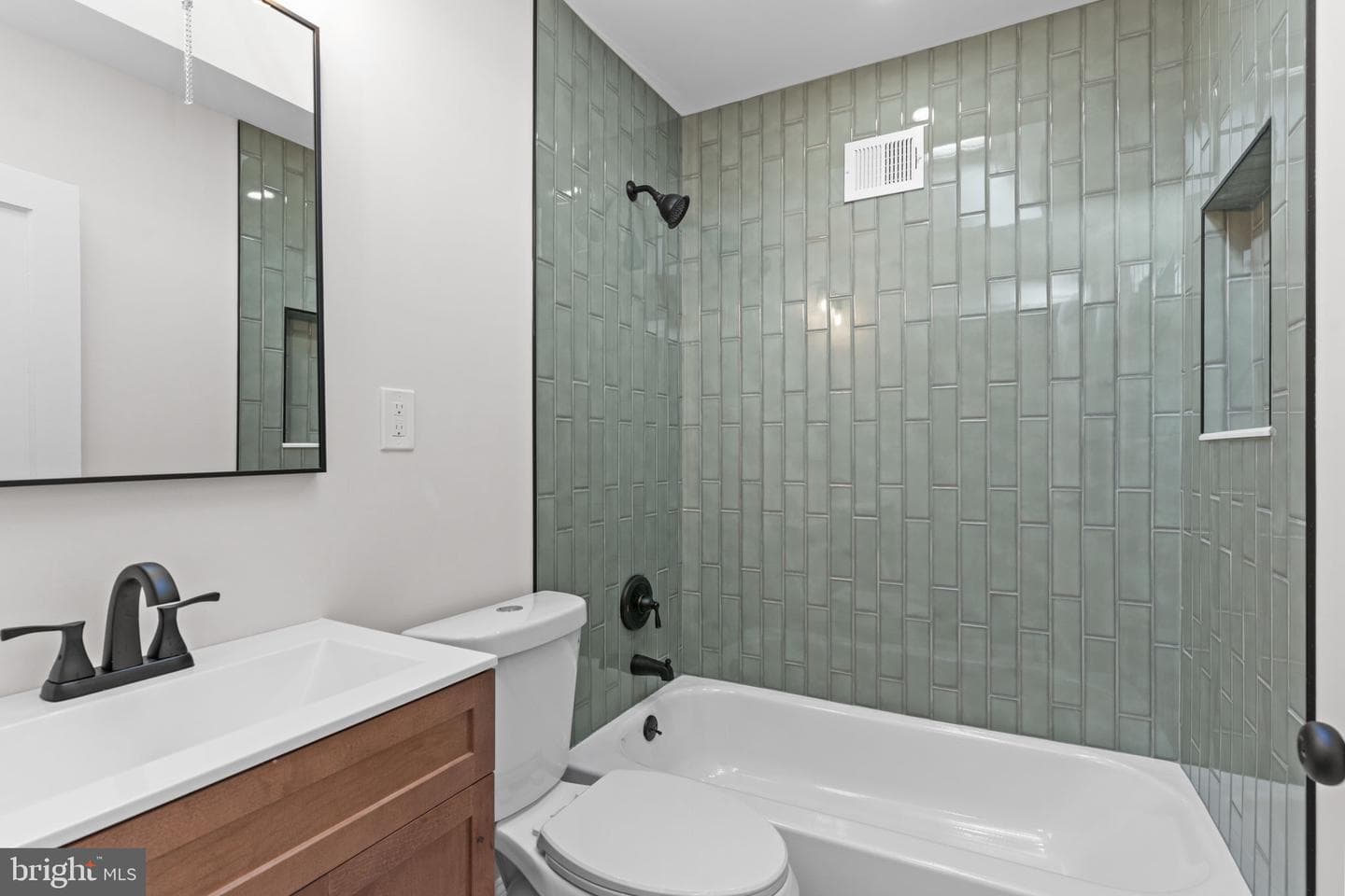 2923 Fanshawe Street photo 14