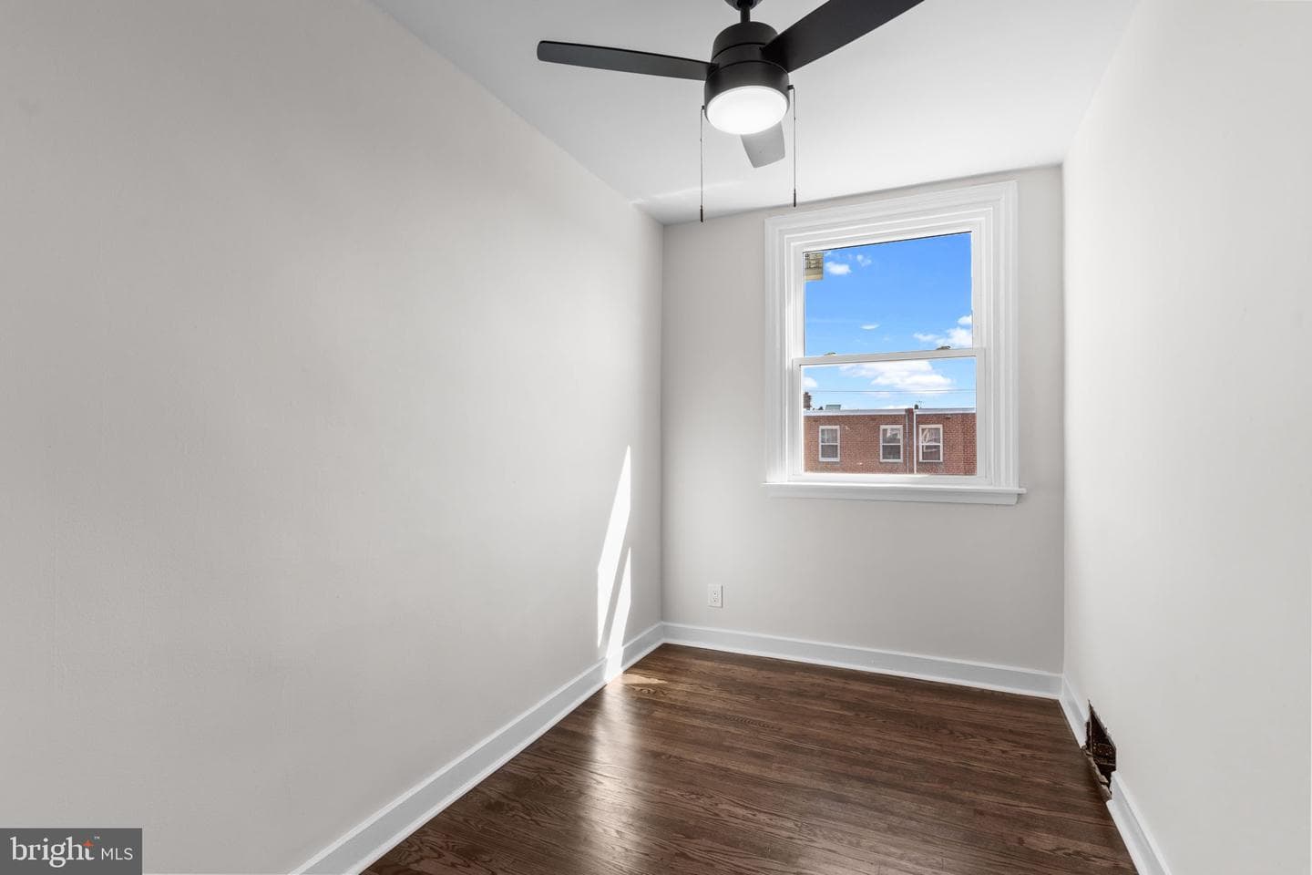 2923 Fanshawe Street photo 15