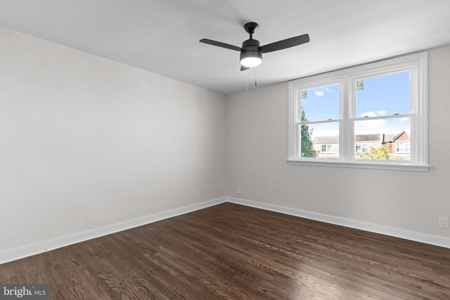 2923 Fanshawe Street photo 16