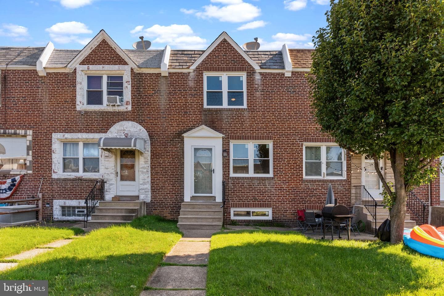 2923 Fanshawe Street photo 2