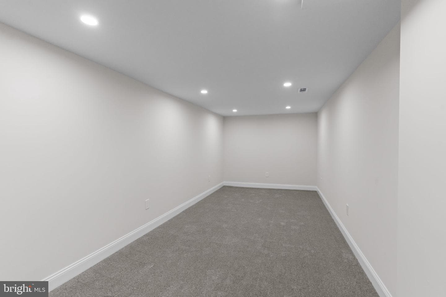 2923 Fanshawe Street photo 22