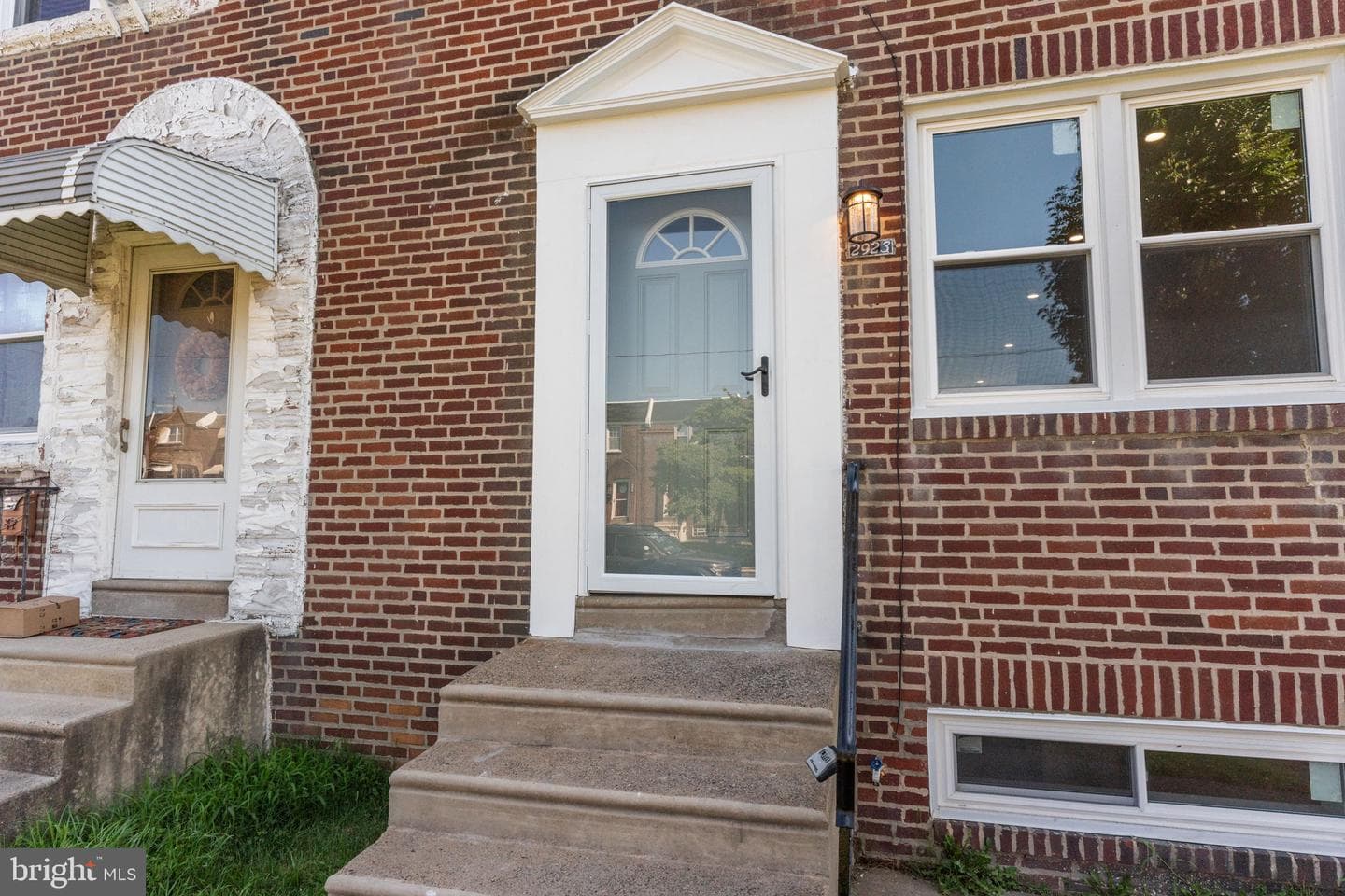 2923 Fanshawe Street photo 3