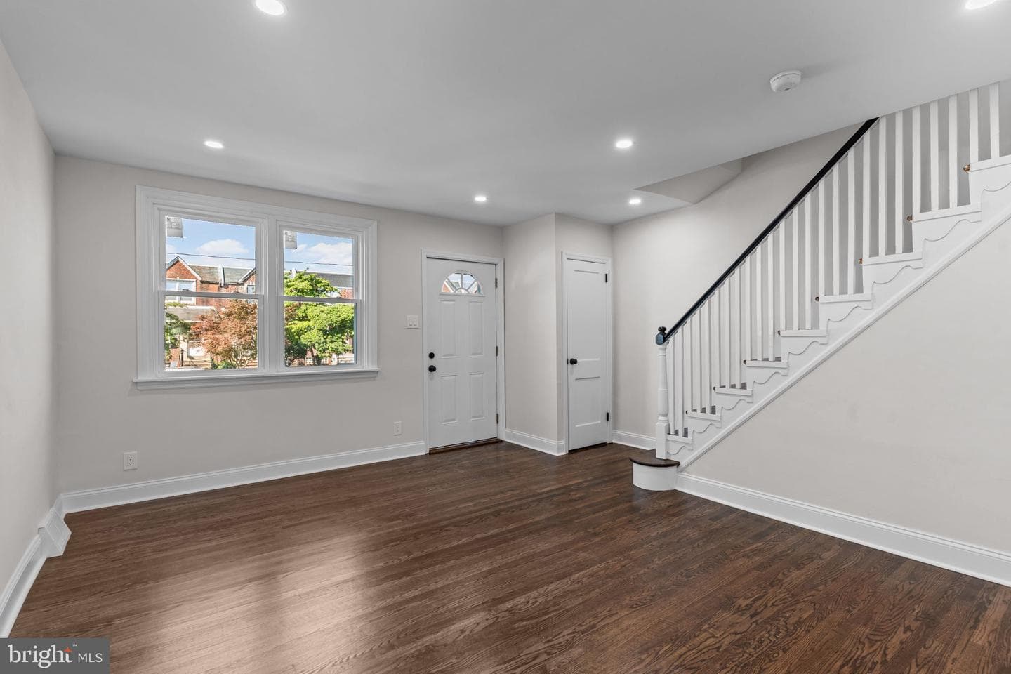 2923 Fanshawe Street photo 6
