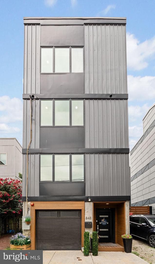 848 N Leithgow Street, Philadelphia