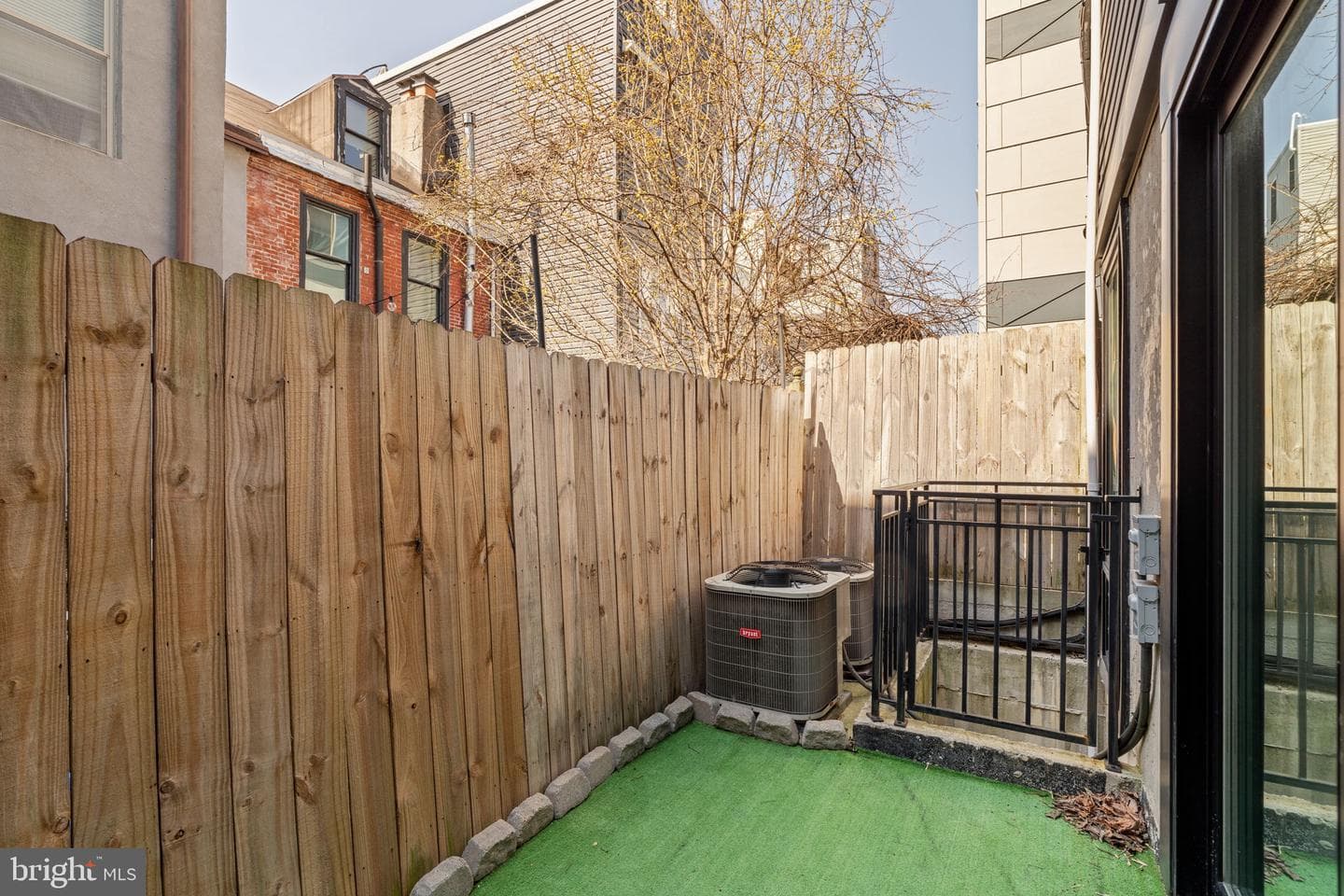 848 N Leithgow Street photo 8