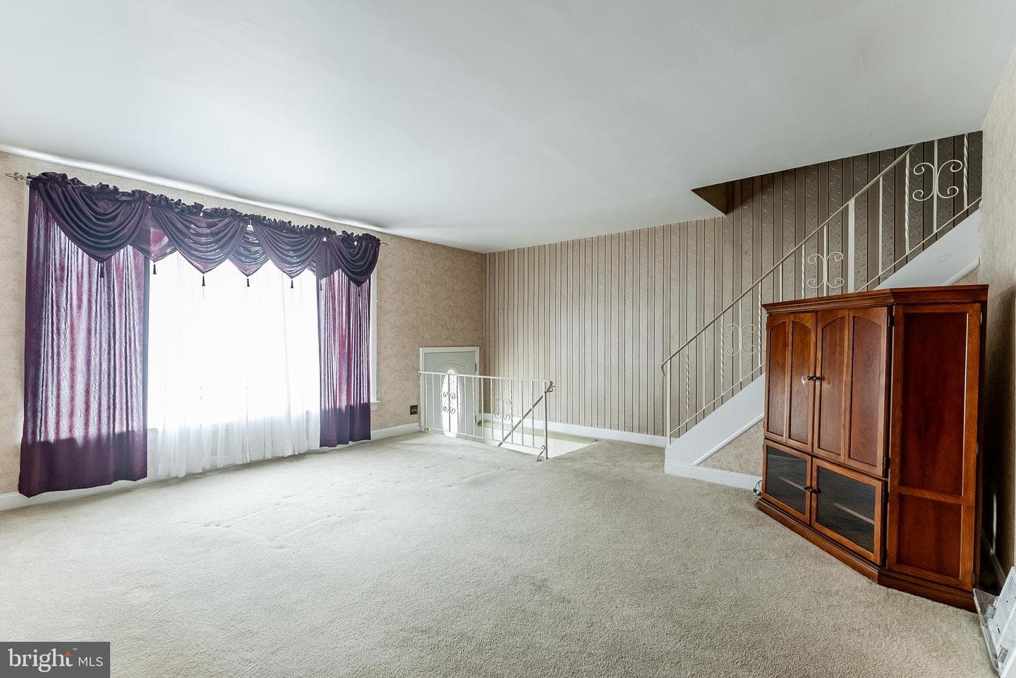 2858 Tremont Street photo 2