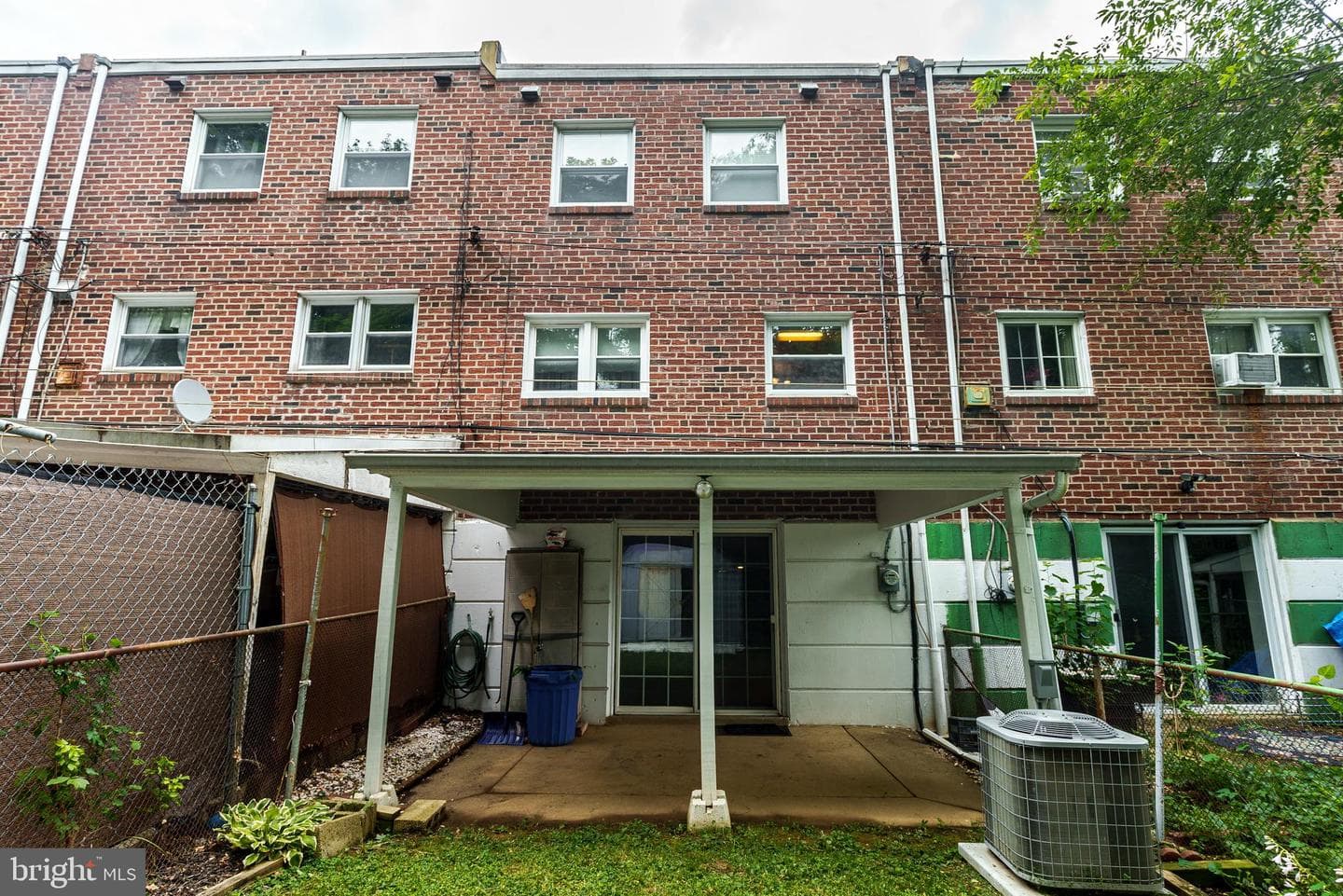 2858 Tremont Street photo 23