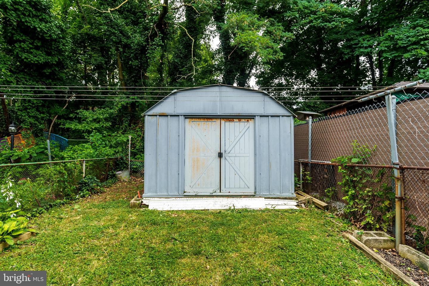 2858 Tremont Street photo 24