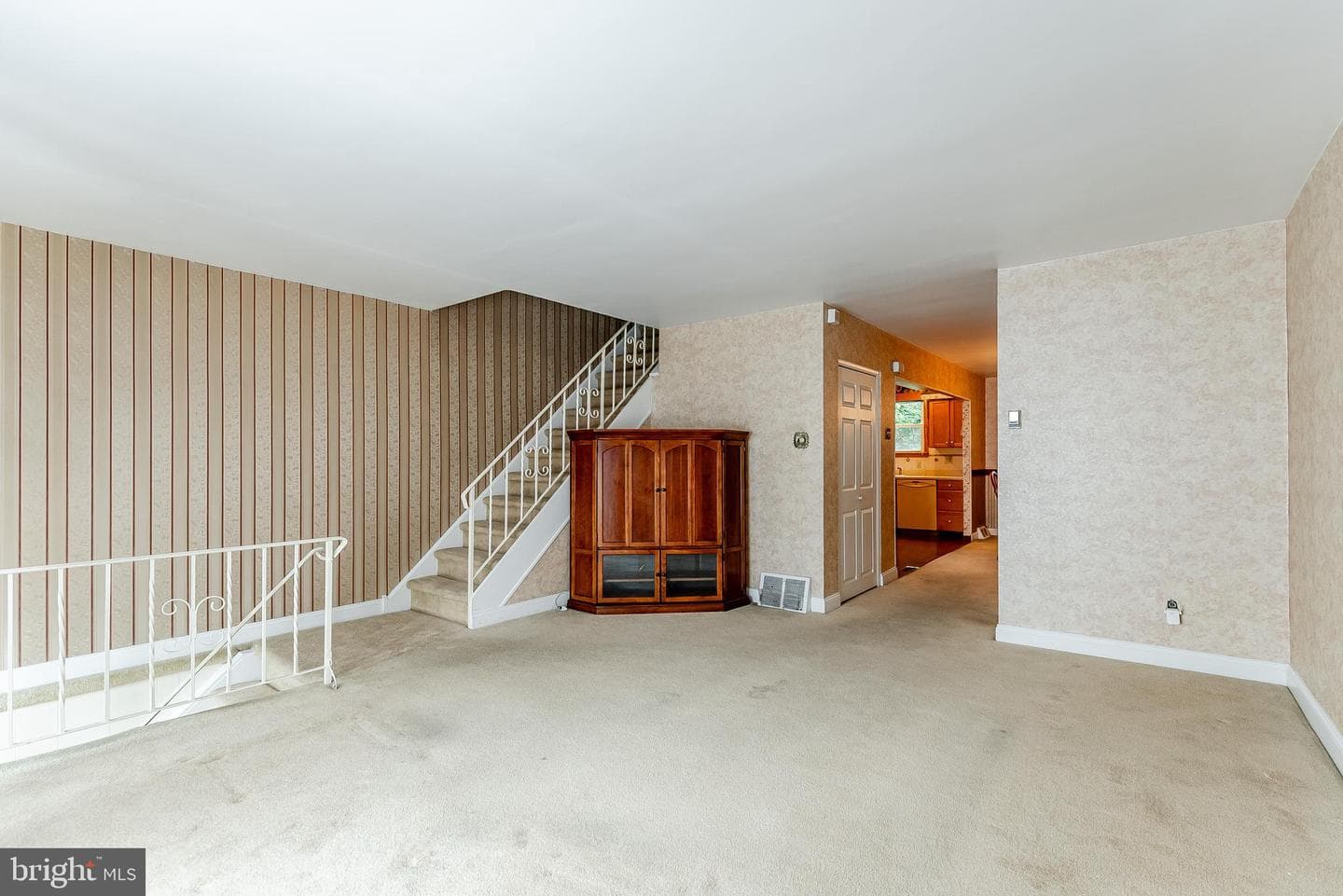 2858 Tremont Street photo 4