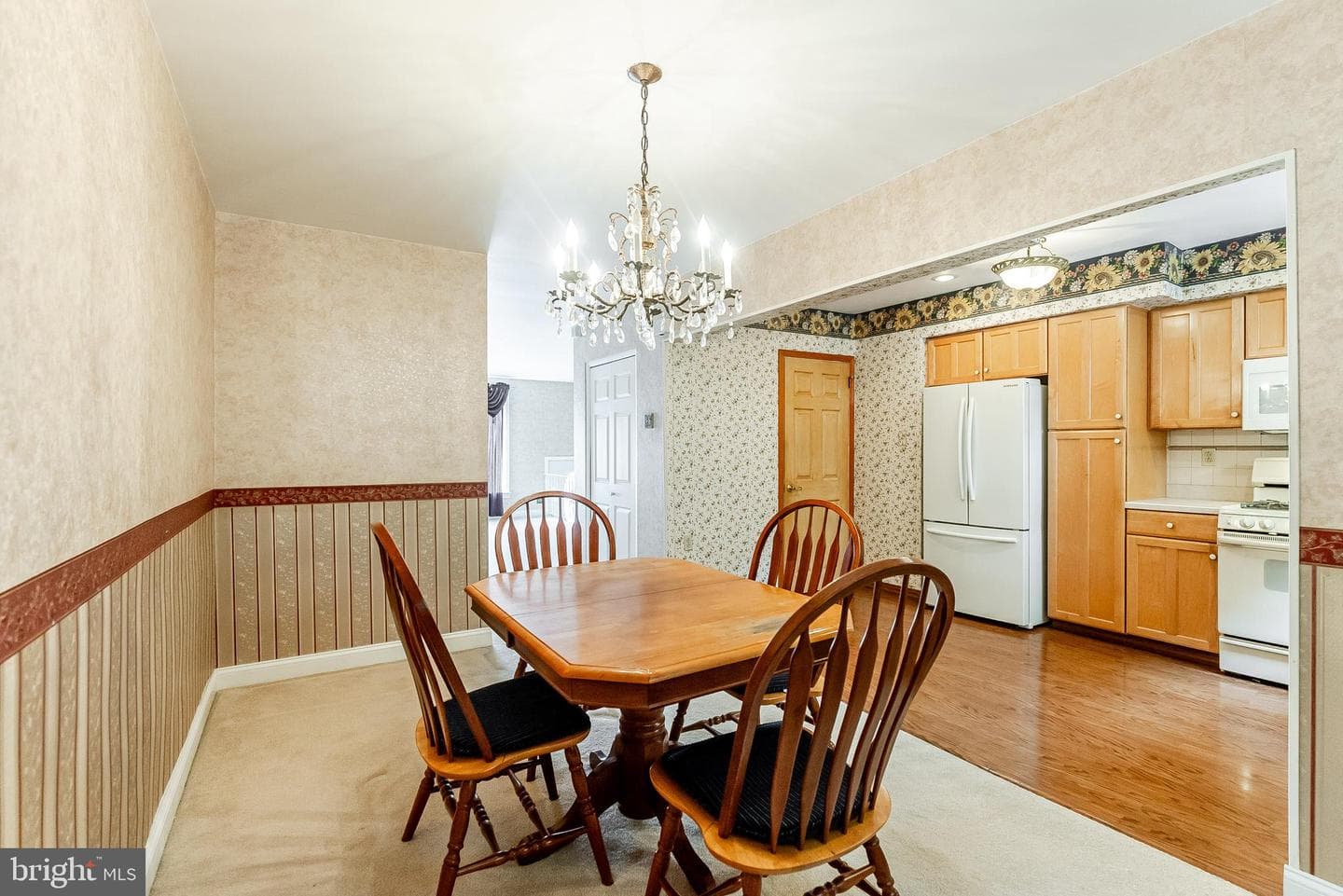 2858 Tremont Street photo 9