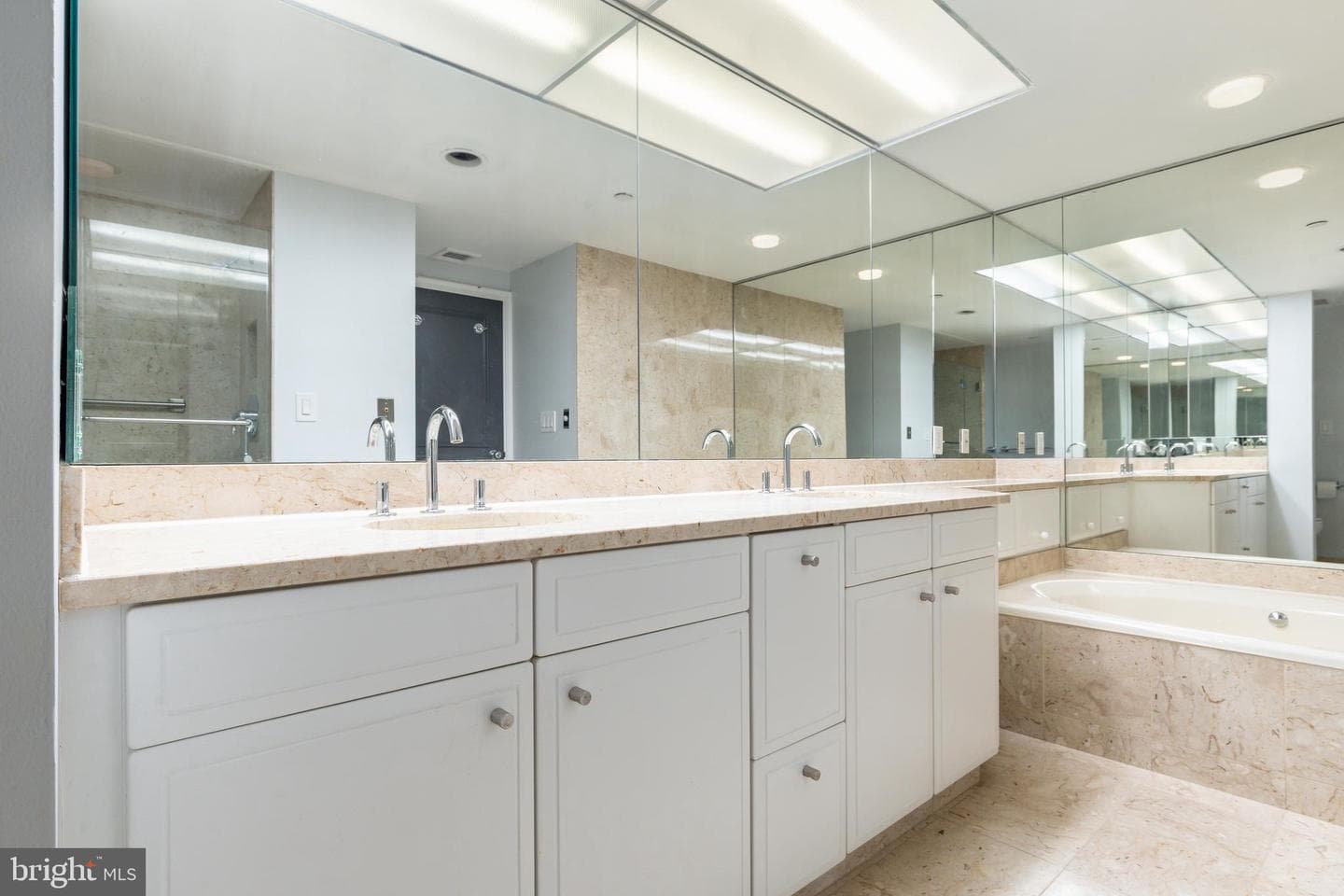 202 W Rittenhouse Square #1108 photo 31