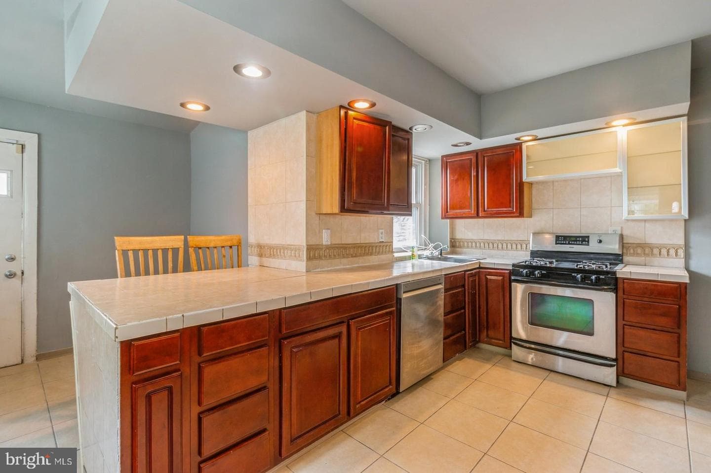 802 E Phil Ellena Street photo 6