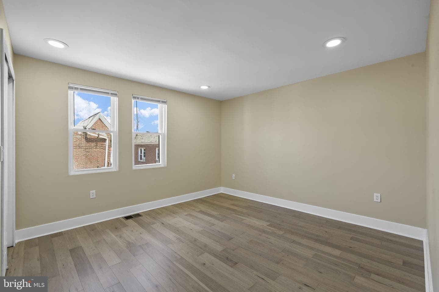 5719 W Jefferson Street photo 11