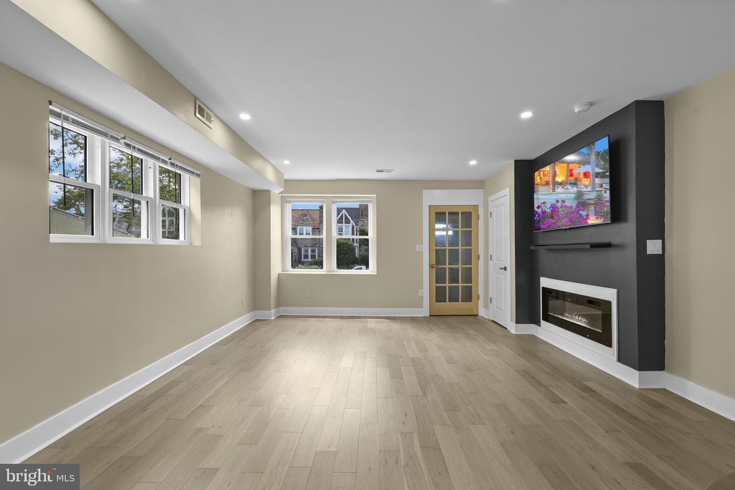 5719 W Jefferson Street photo 8