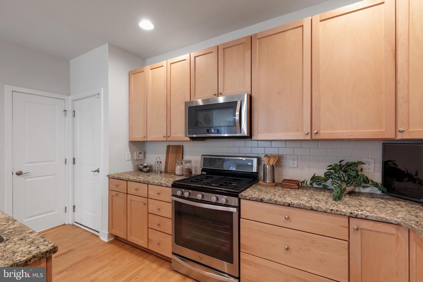 2443 Bainbridge Street photo 11