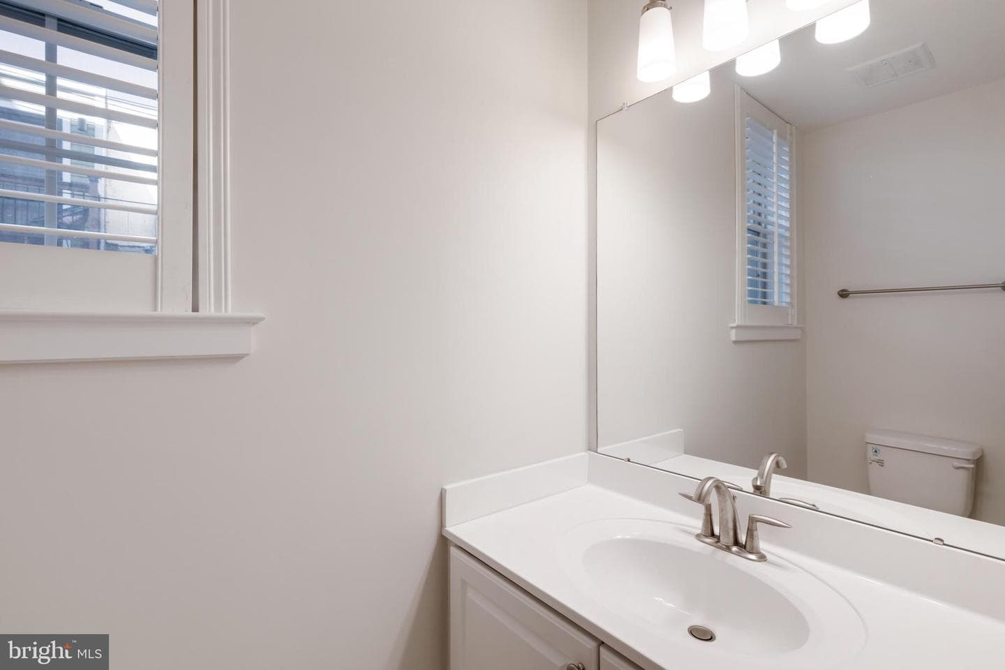 2443 Bainbridge Street photo 12