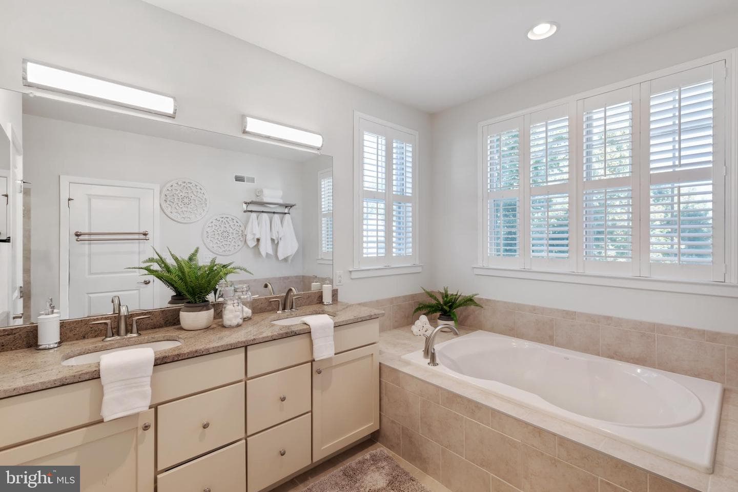 2443 Bainbridge Street photo 17