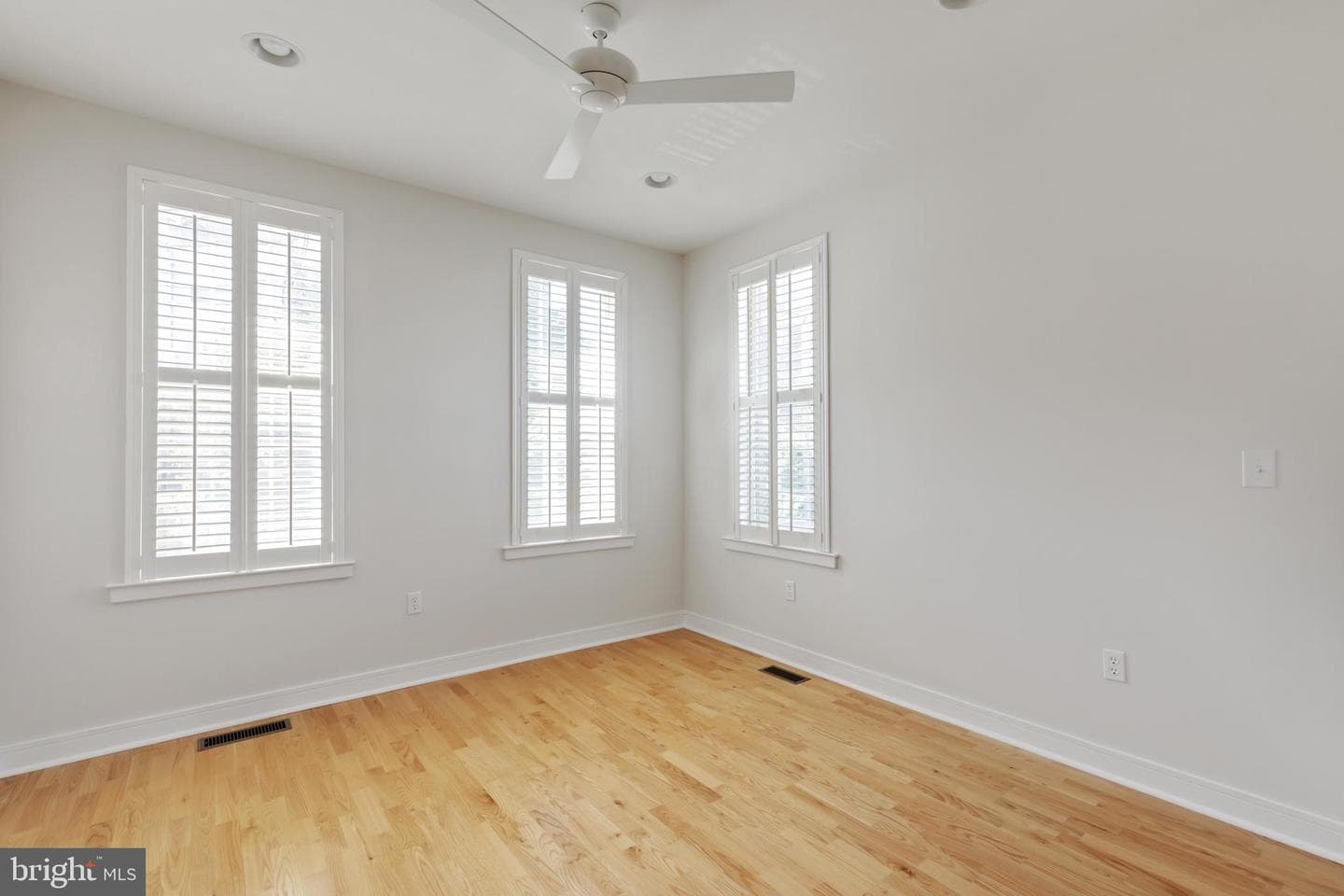 2443 Bainbridge Street photo 20