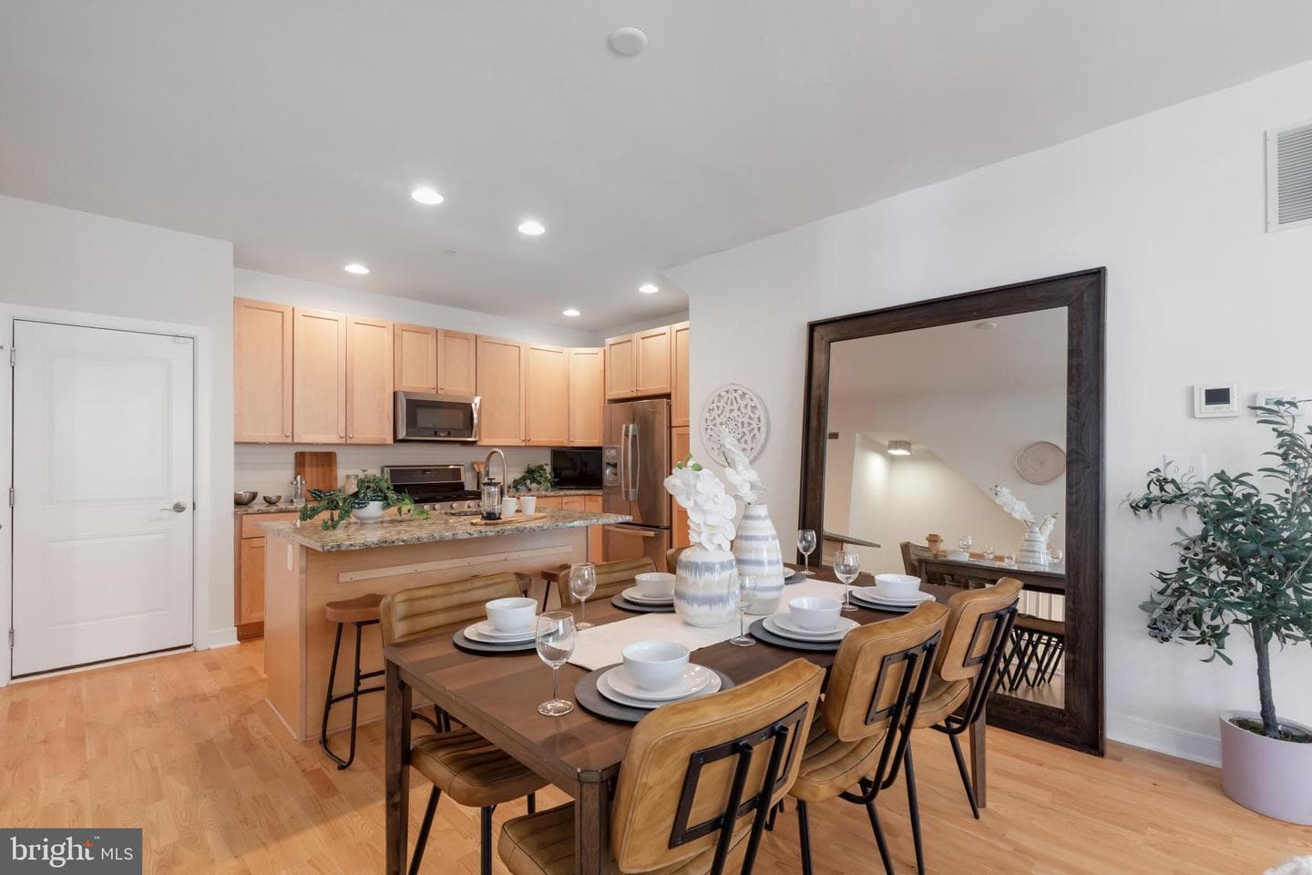 2443 Bainbridge Street photo 7