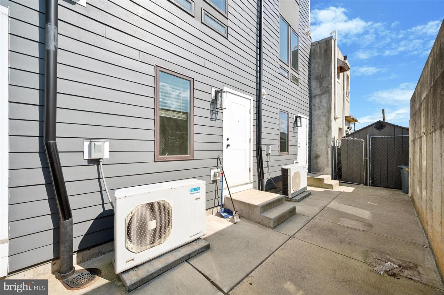 3024 N American Street photo 16