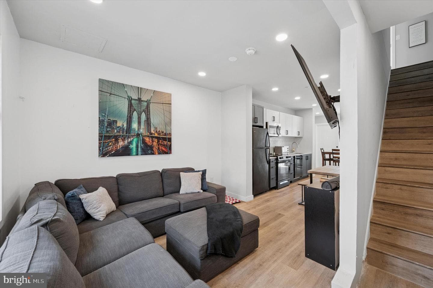 3024 N American Street photo 4