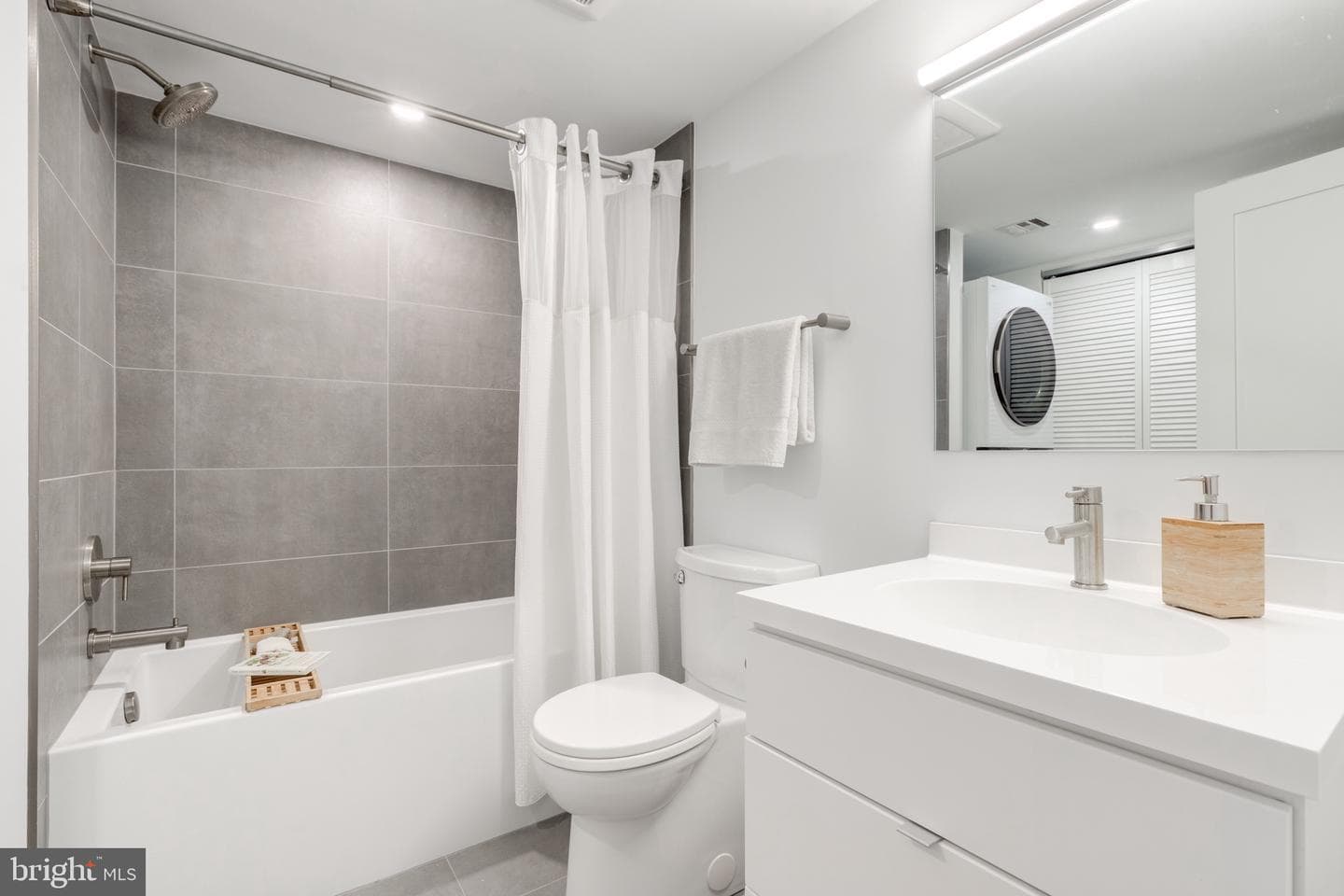 870 N 28th Street #201 photo 36