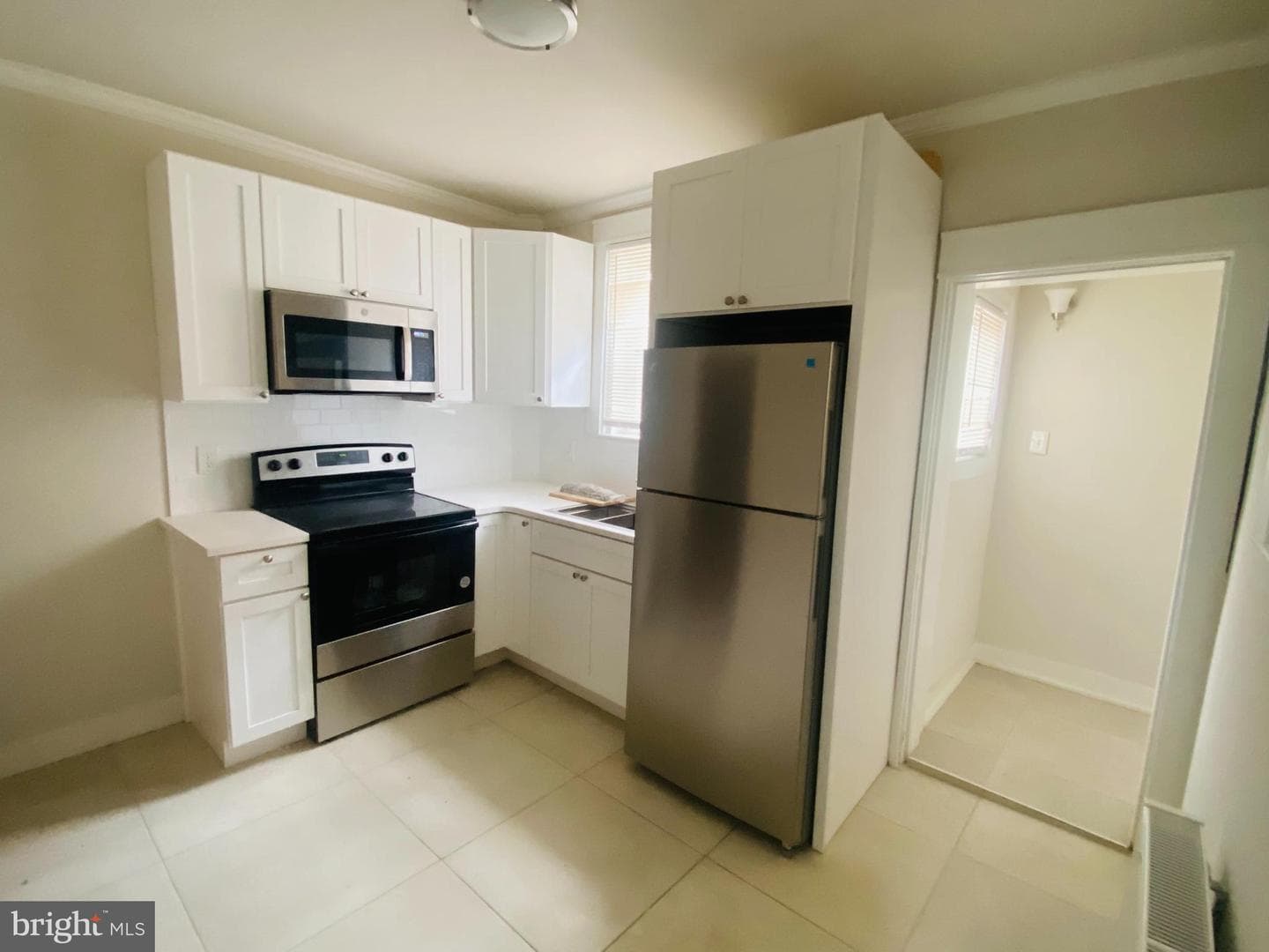 539 E Godfrey Avenue photo 3