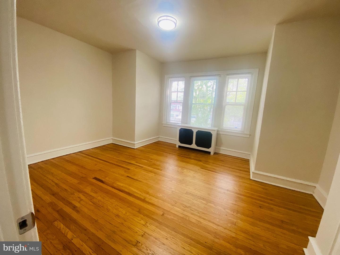 539 E Godfrey Avenue photo 4