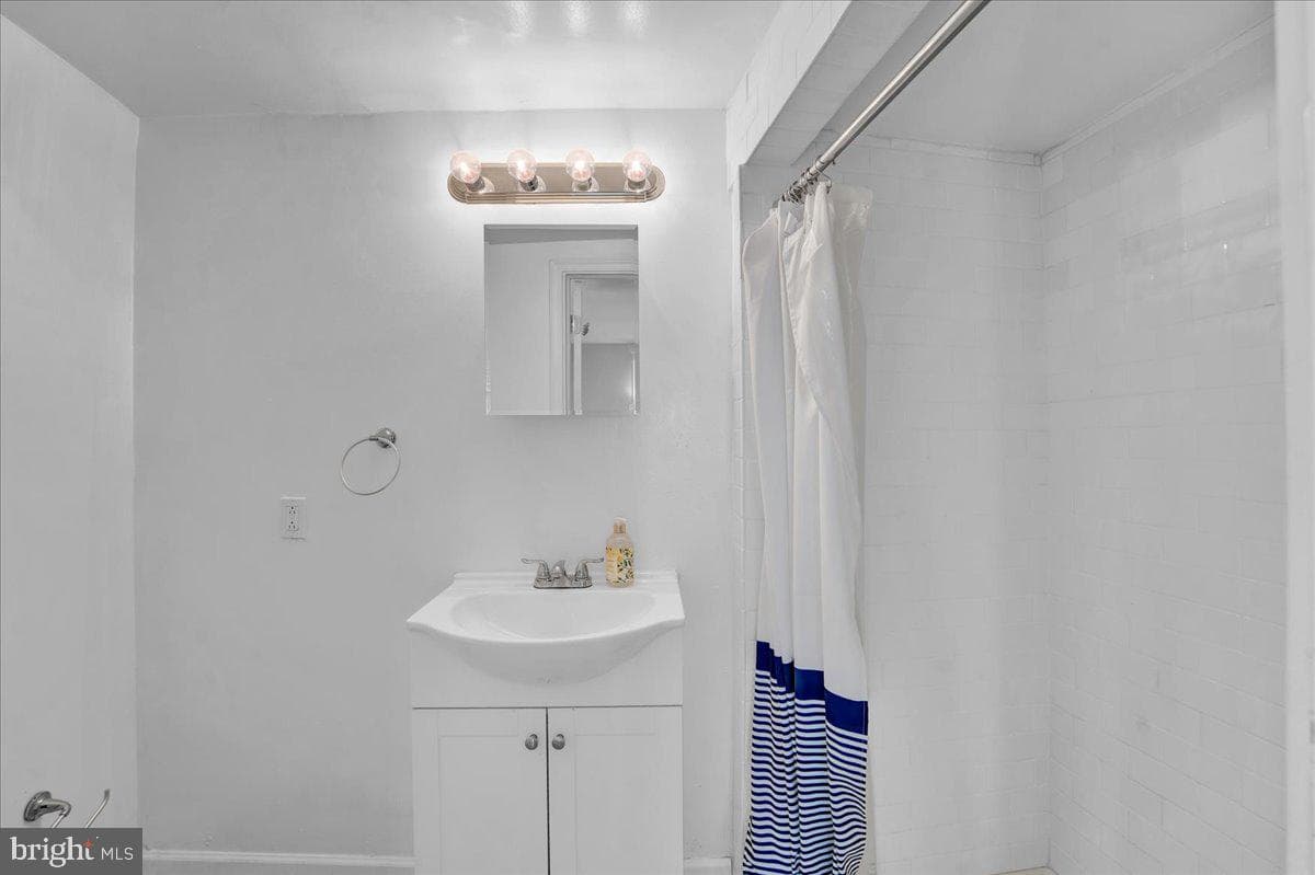 4531 Mitchell Street photo 9