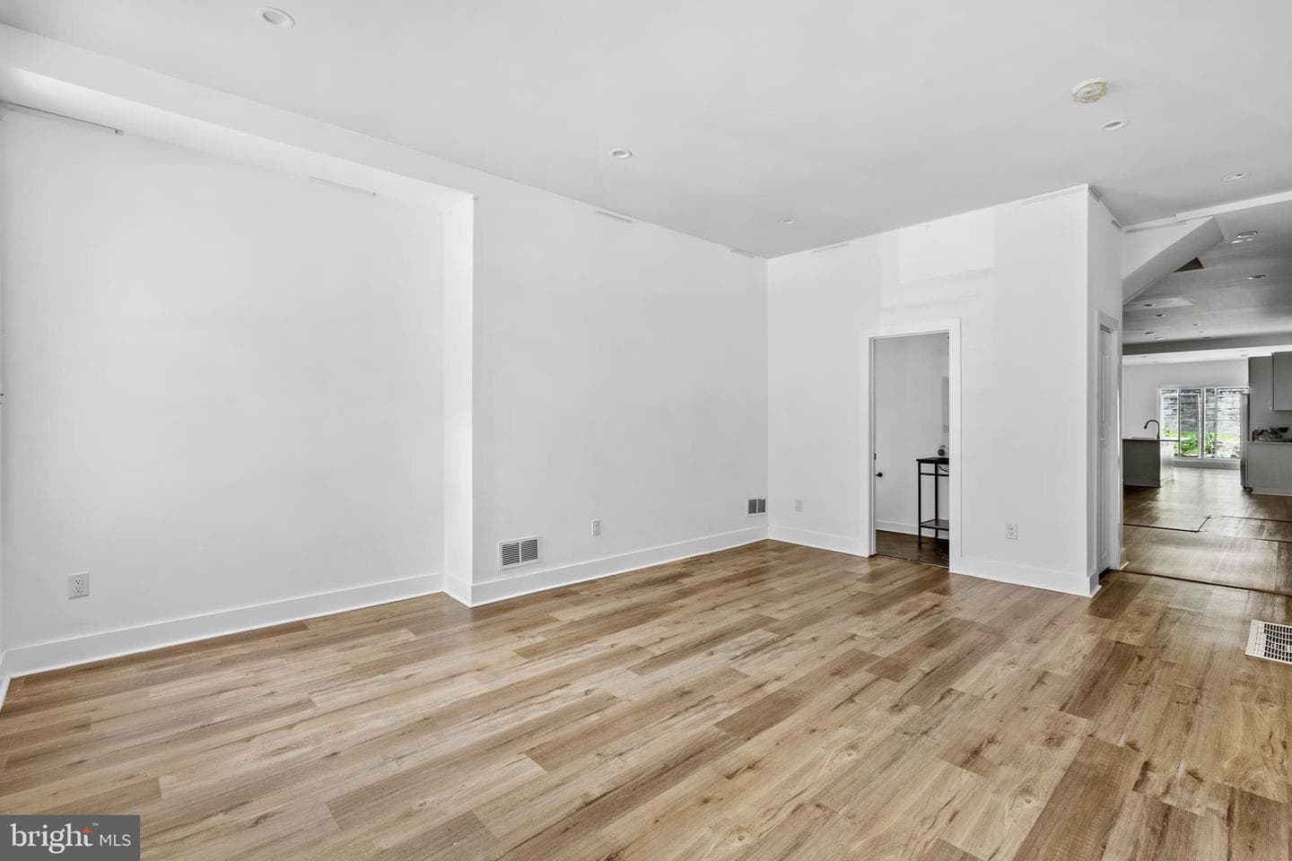 952 N 5th Street photo 12