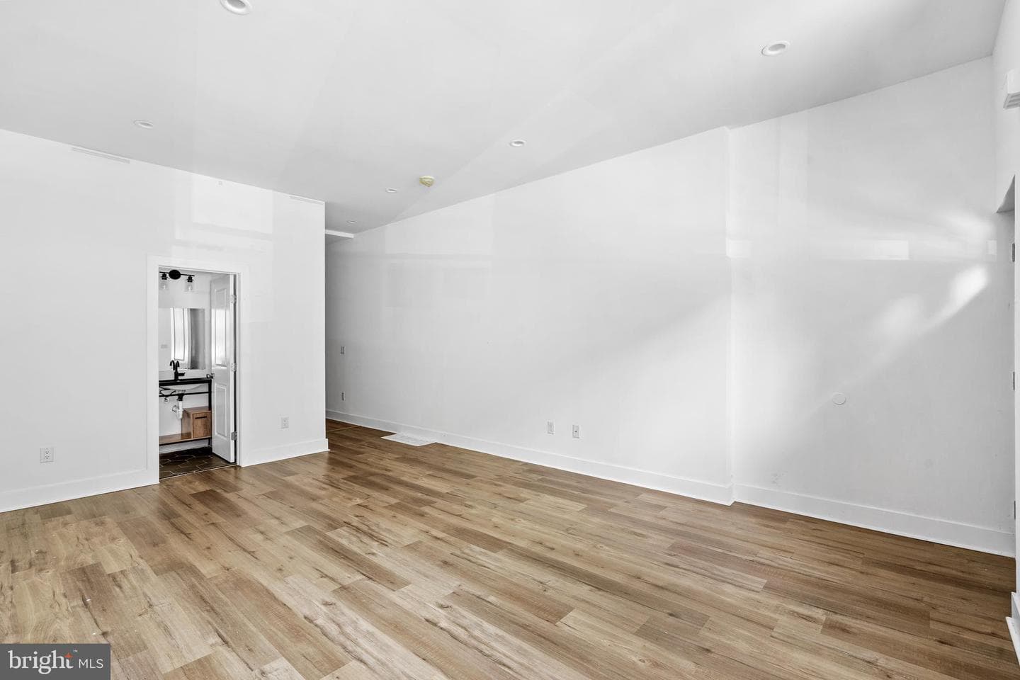 952 N 5th Street photo 13