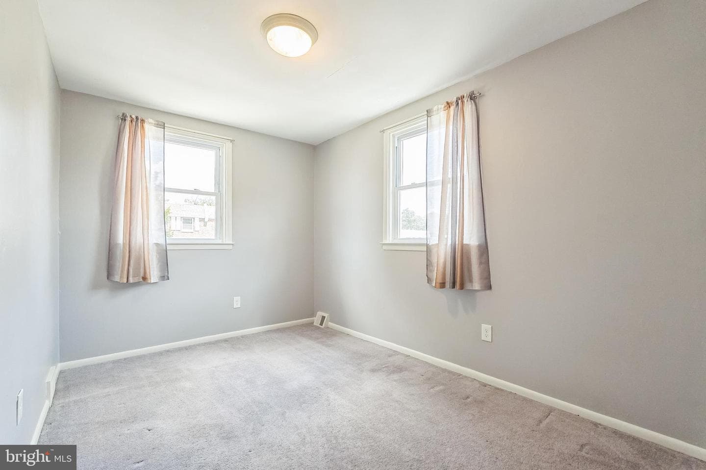 7448 Hill Road photo 26