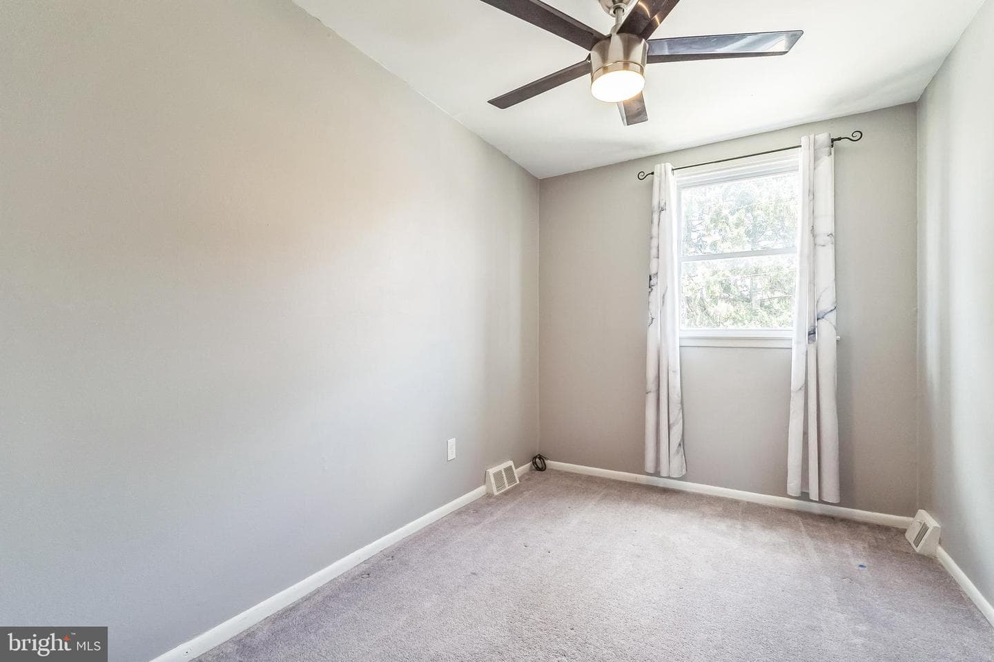 7448 Hill Road photo 27