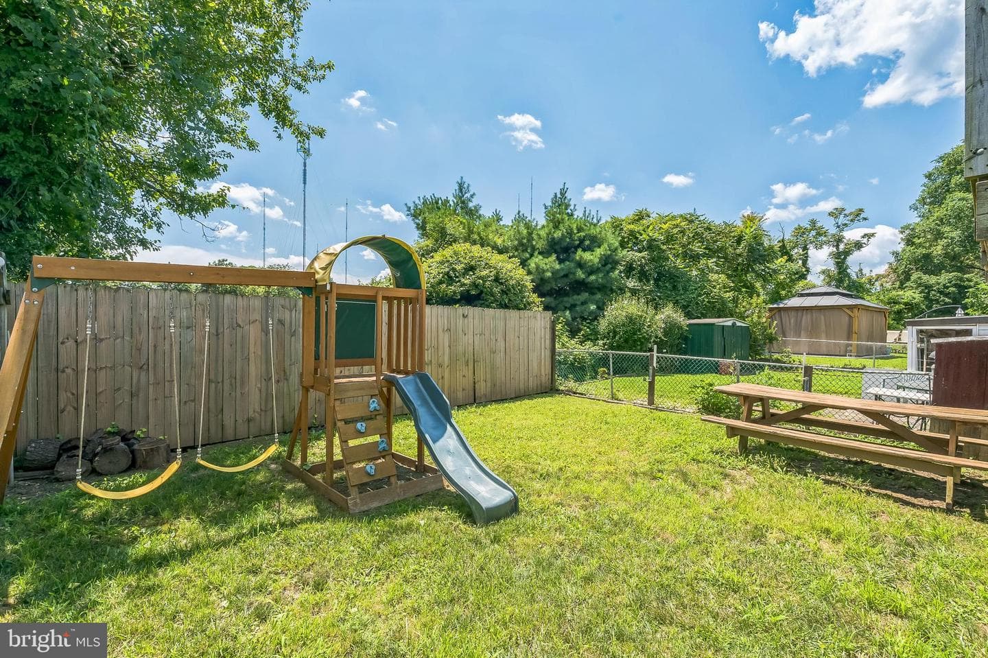 7448 Hill Road photo 37