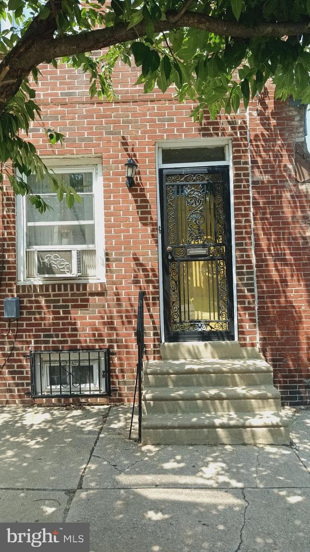 1519 W Thompson Street photo 2