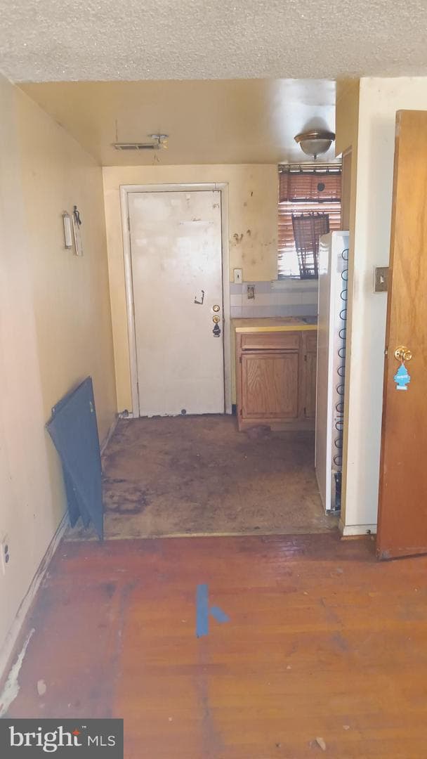 1519 W Thompson Street photo 4