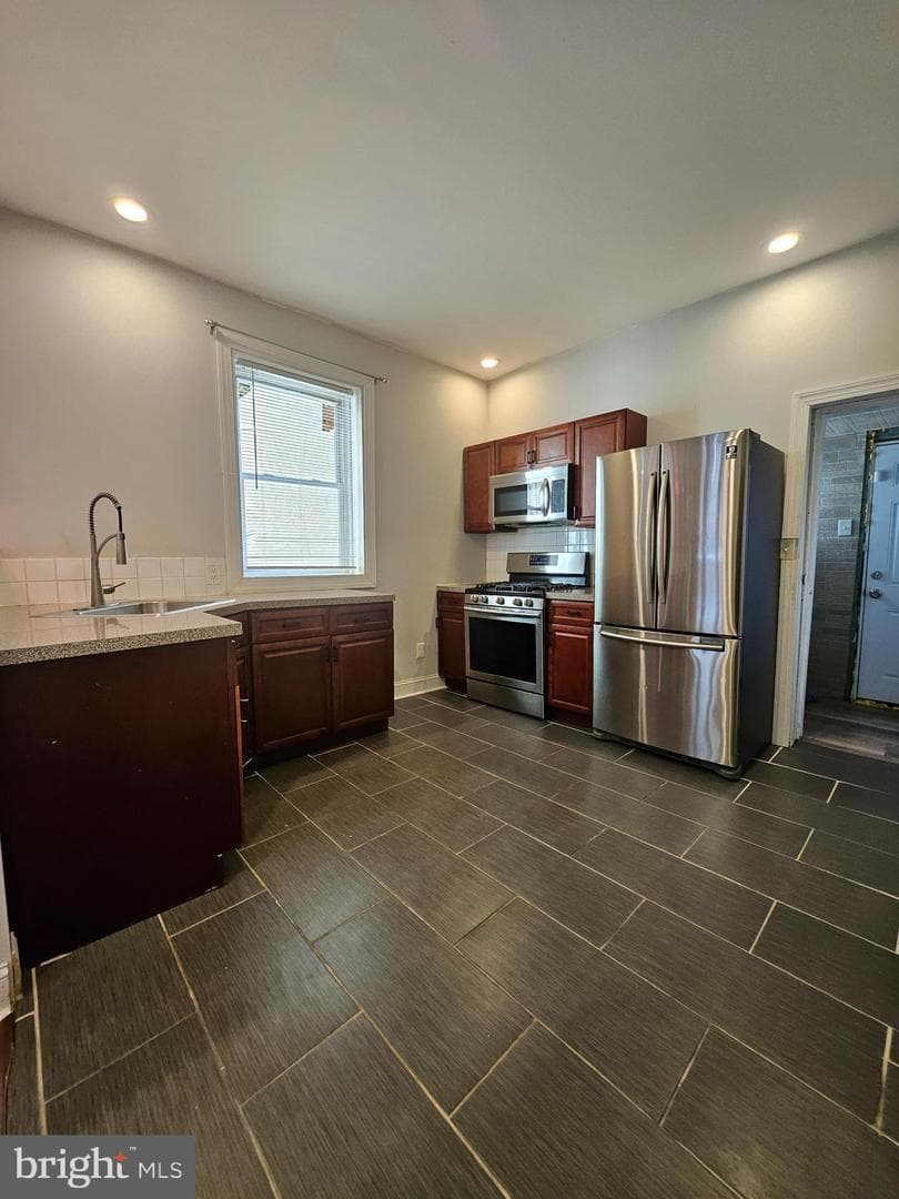 5524 Whitby Avenue photo 5