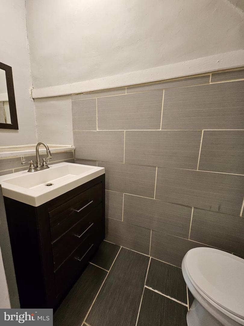 5524 Whitby Avenue photo 9