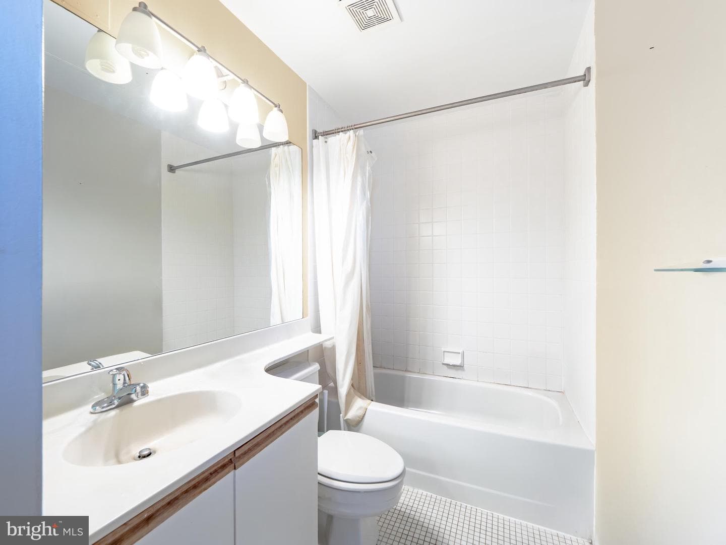 1601 Spring Garden Street #208 photo 10