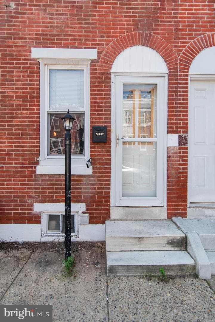 2553 Sepviva Street photo 1