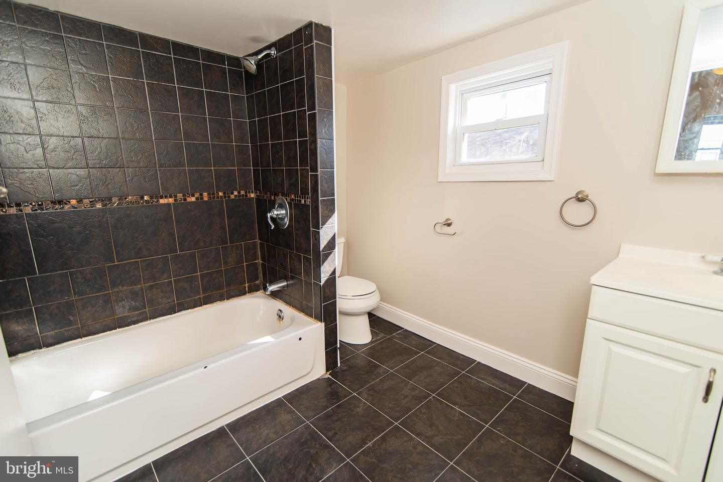 2553 Sepviva Street photo 11