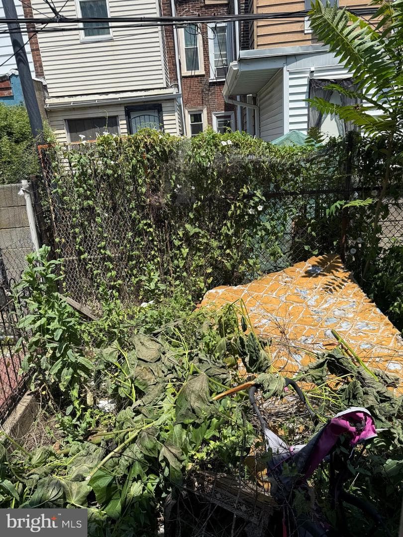 951 E Ontario Street photo 4