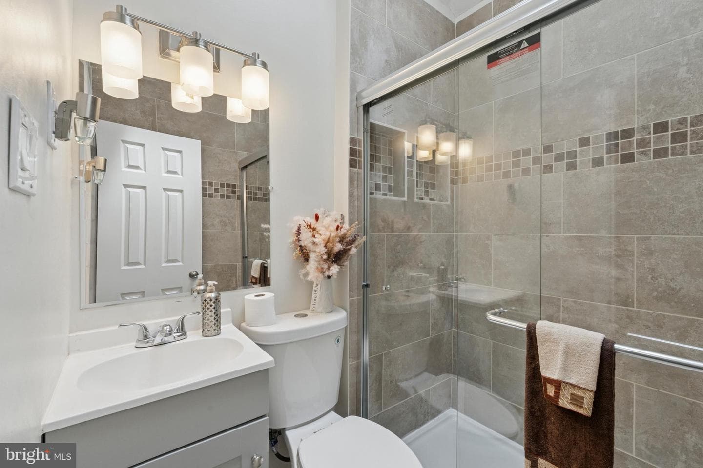 2938 N Bailey Street photo 17