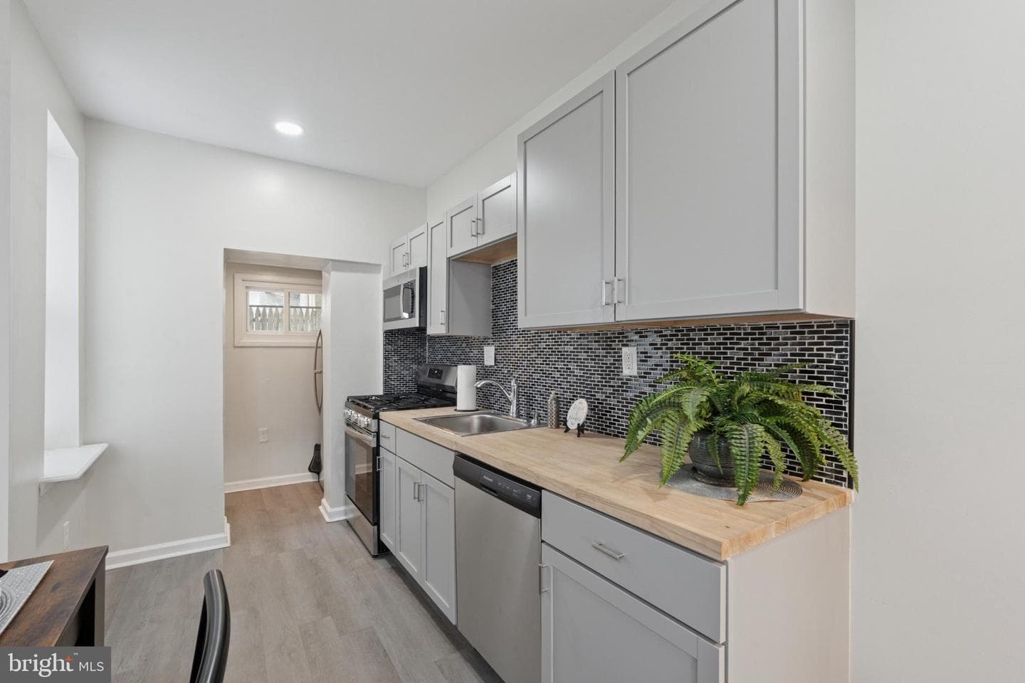 2938 N Bailey Street photo 8
